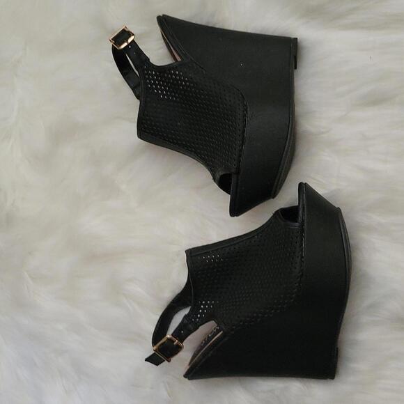 Brand New Beston Black Platform Wedges Size 7 - Picture 1 of 5